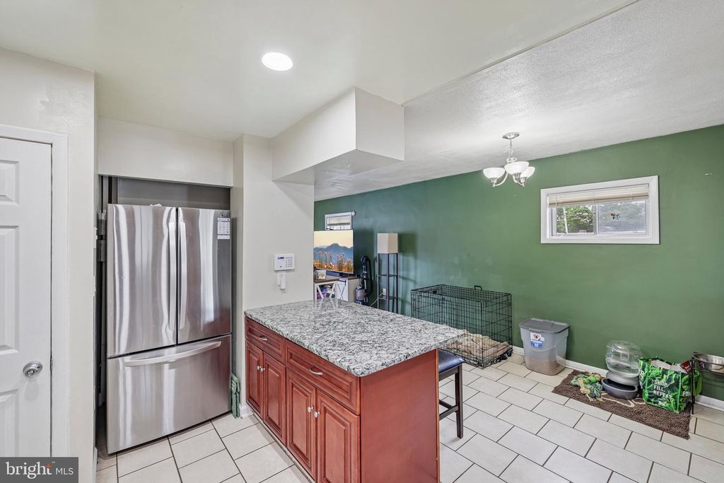 Image 12 of property listing at 1640 POLES RD, Baltimore, MD 21221