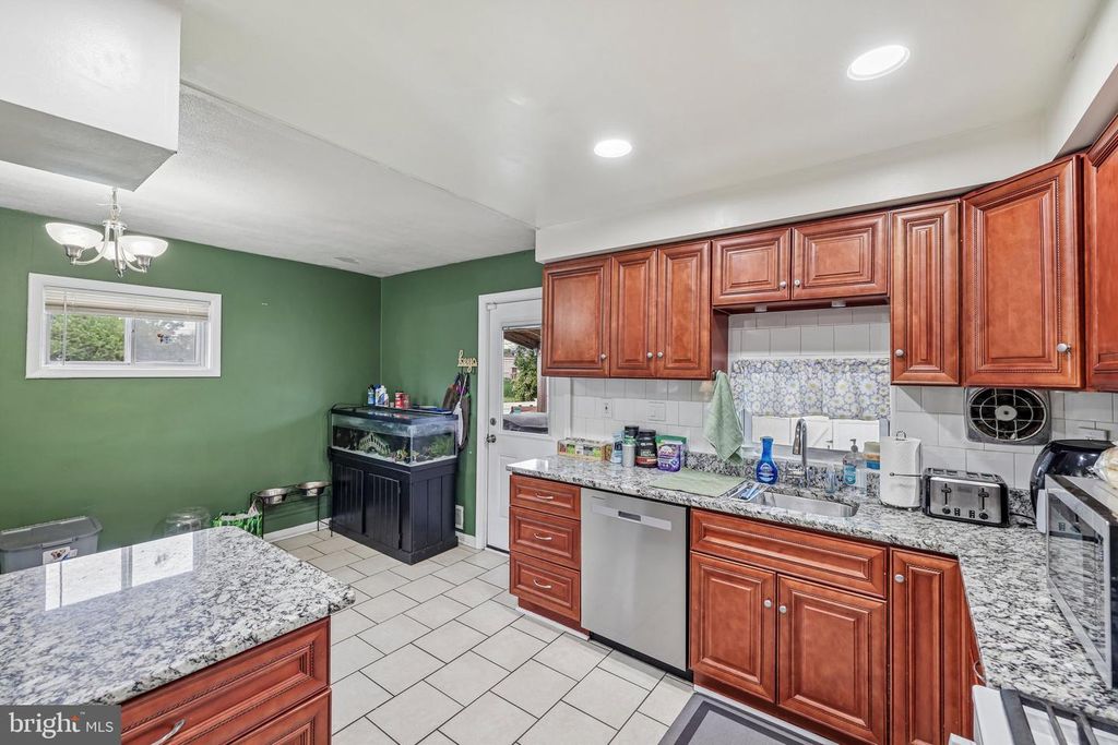 Image 13 of property listing at 1640 POLES RD, Baltimore, MD 21221