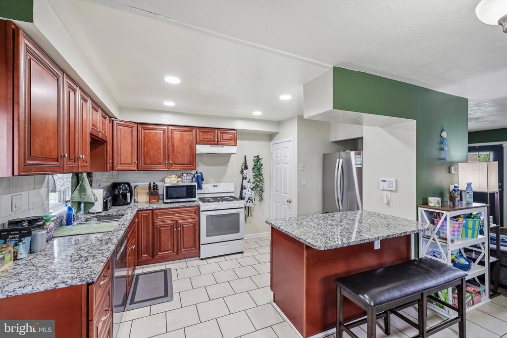 Image 16 of property listing at 1640 POLES RD, Baltimore, MD 21221