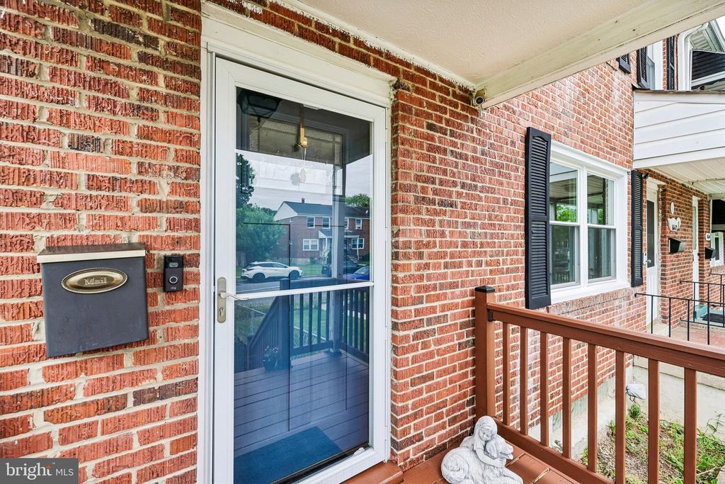 Image 5 of property listing at 1640 POLES RD, Baltimore, MD 21221