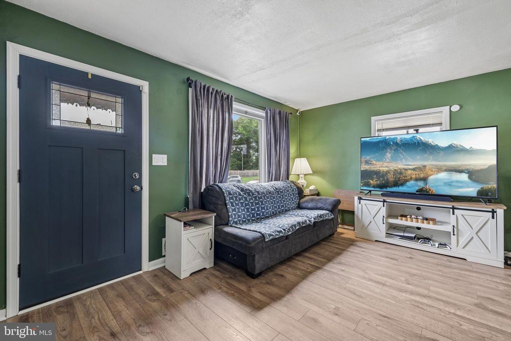 Image 7 of property listing at 1640 POLES RD, Baltimore, MD 21221