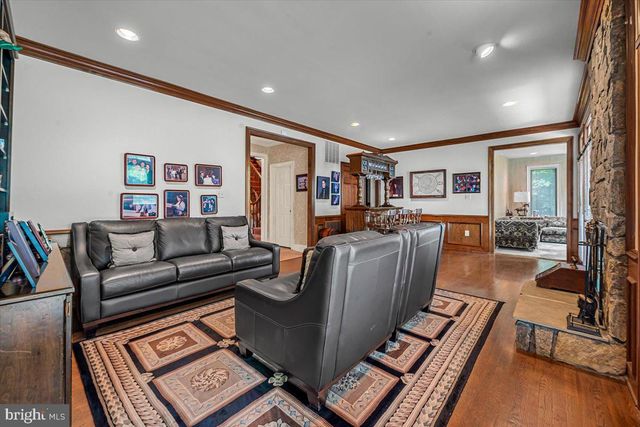 10616 WILLOWBROOK DR, Potomac, MD 20854