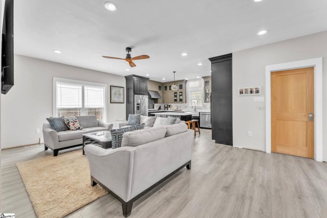 890 Franklin Road, Laurens, SC 29360