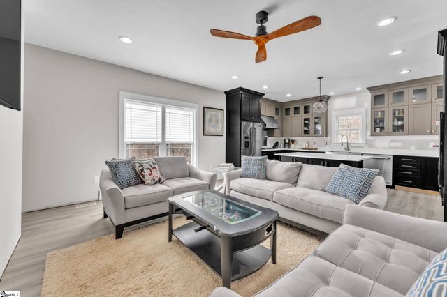 890 Franklin Road, Laurens, SC 29360