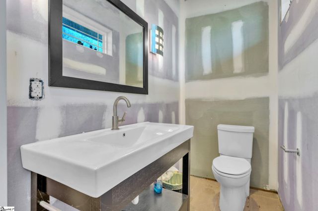 890 Franklin Road, Laurens, SC 29360