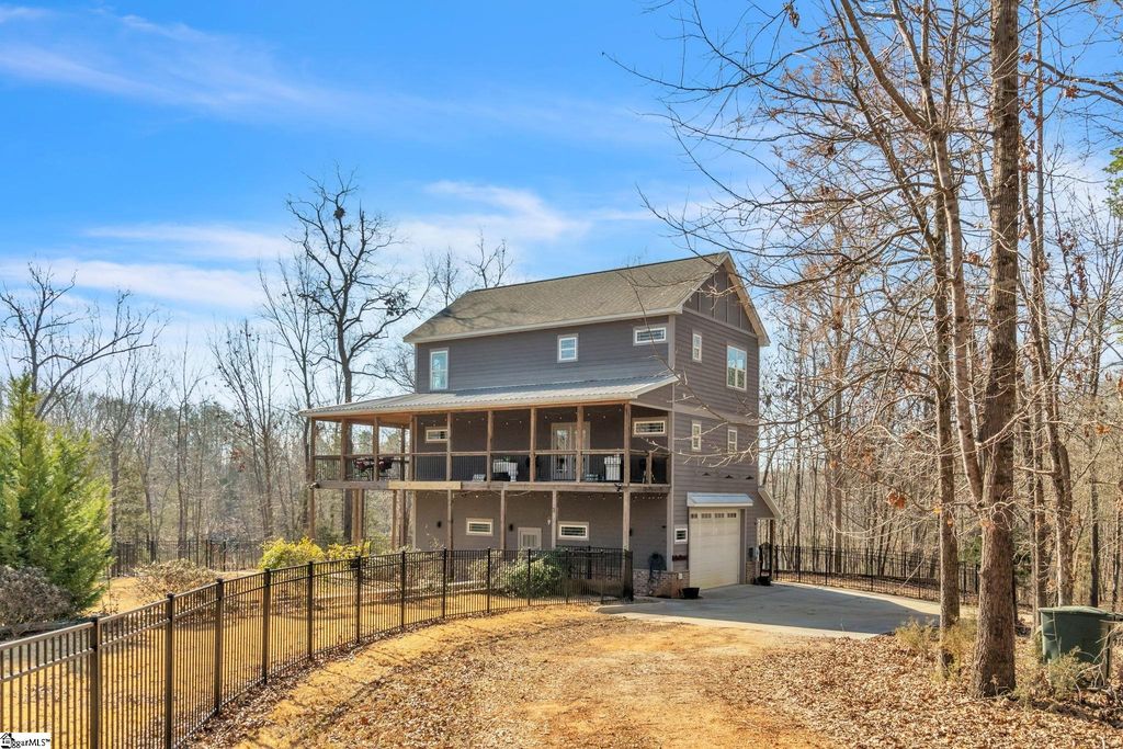 890 Franklin Road, Laurens, SC 29360