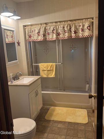 2105 Oaklawn Avenue, Rotterdam, NY 12306