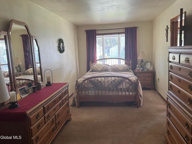 2105 Oaklawn Avenue, Rotterdam, NY 12306