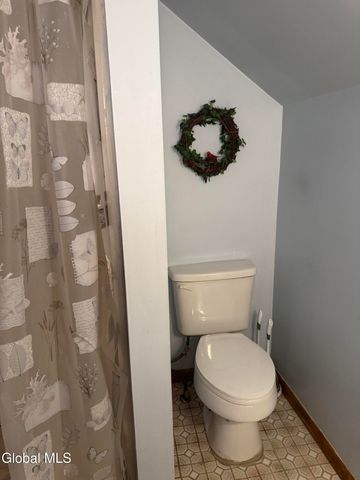 2105 Oaklawn Avenue, Rotterdam, NY 12306