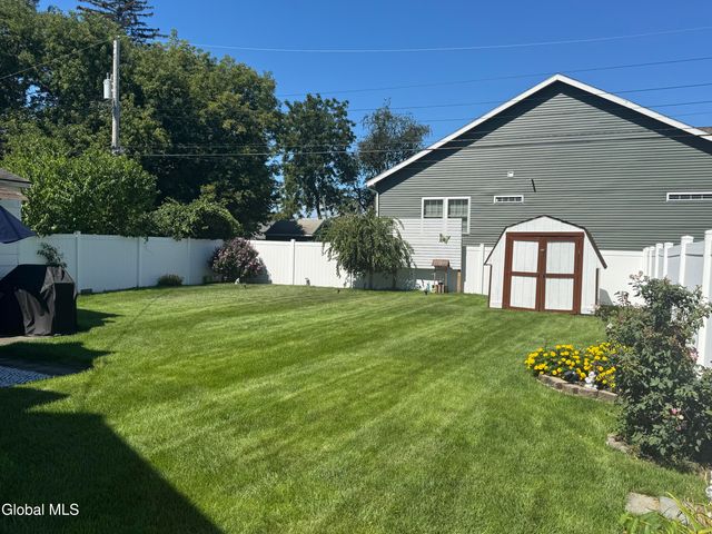 2105 Oaklawn Avenue, Rotterdam, NY 12306