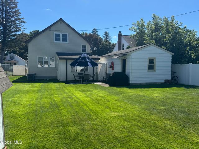 2105 Oaklawn Avenue, Rotterdam, NY 12306