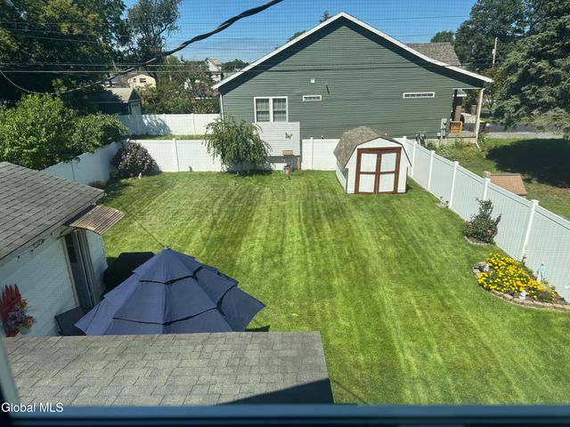 2105 Oaklawn Avenue, Rotterdam, NY 12306