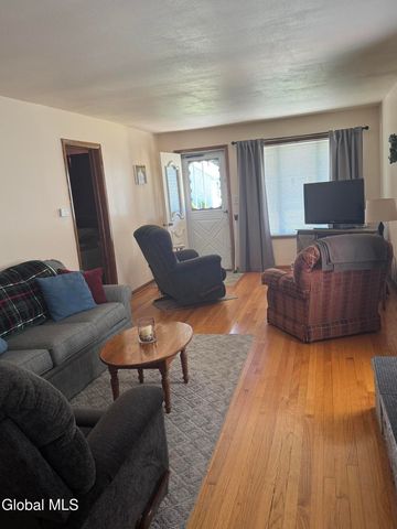 2105 Oaklawn Avenue, Rotterdam, NY 12306
