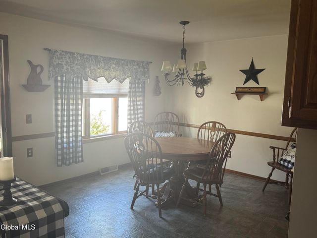 2105 Oaklawn Avenue, Rotterdam, NY 12306