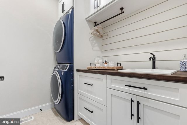 1 BERGAN CT, Marlton, NJ 08053