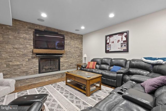 1 BERGAN CT, Marlton, NJ 08053