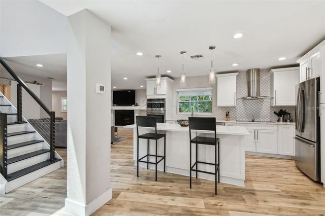 4203 W CLEVELAND STREET, Tampa, FL 33609