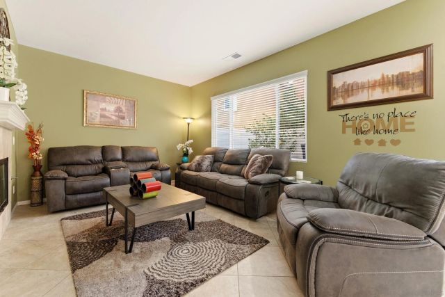 465 Ashbourne Gln, Escondido, CA 92027