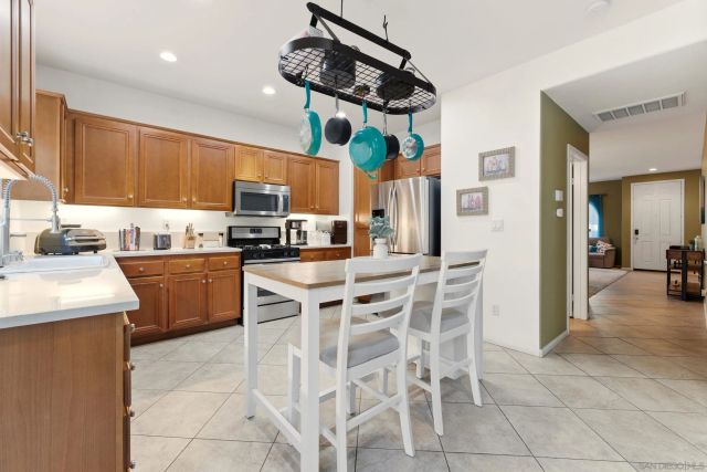 465 Ashbourne Gln, Escondido, CA 92027