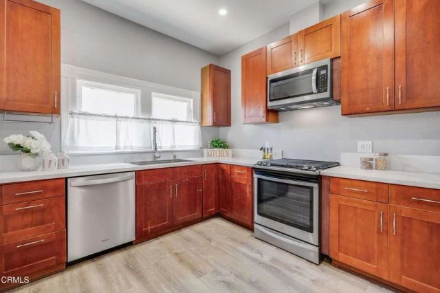 580 N 1st Avenue, Upland, CA 91786