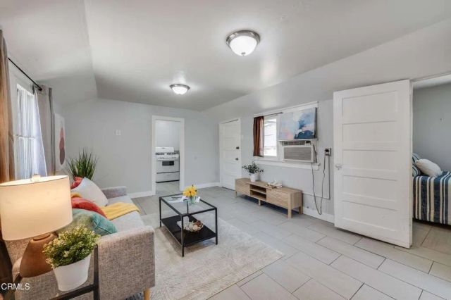 580 N 1st Avenue, Upland, CA 91786