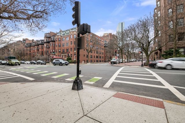 236 Beacon St 1E, Boston, MA 02116