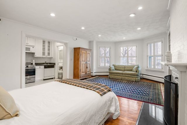 236 Beacon St 1E, Boston, MA 02116