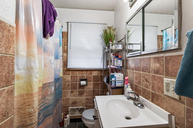 913 Russell Street, Saint Paul, MN 55106