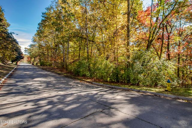 5232 Beverly Oaks Drive, Knoxville, TN 37918