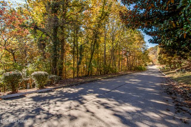 5232 Beverly Oaks Drive, Knoxville, TN 37918