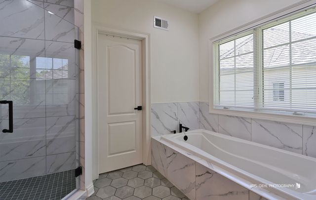 21854 W Murfield Court, Mundelein, IL 60060
