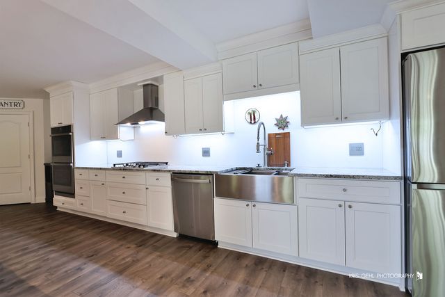 21854 W Murfield Court, Mundelein, IL 60060