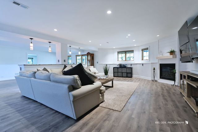 21854 W Murfield Court, Mundelein, IL 60060