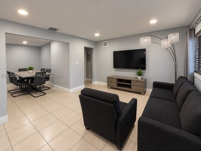 1869 NW 83rd Ter, Miami, FL 33147