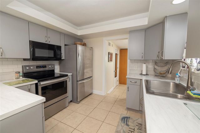 2869 30TH AVENUE N, St Petersburg, FL 33713