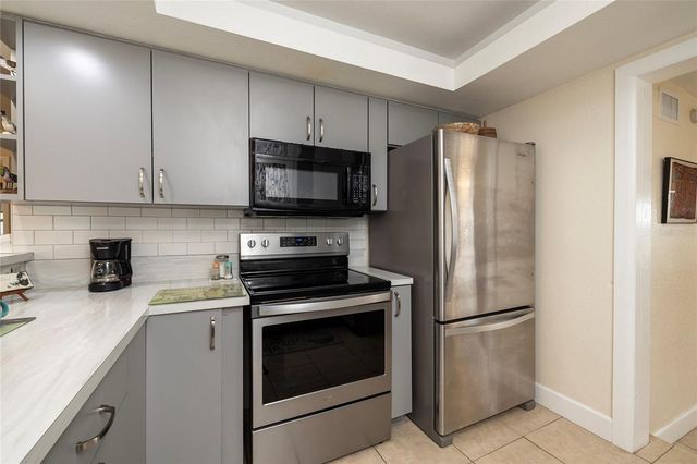 2869 30TH AVENUE N, St Petersburg, FL 33713