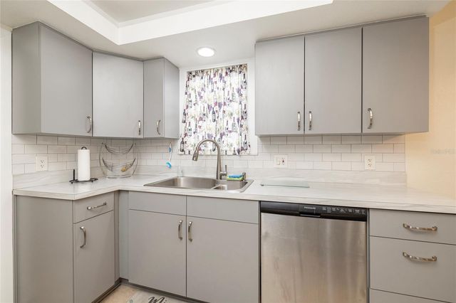 2869 30TH AVENUE N, St Petersburg, FL 33713