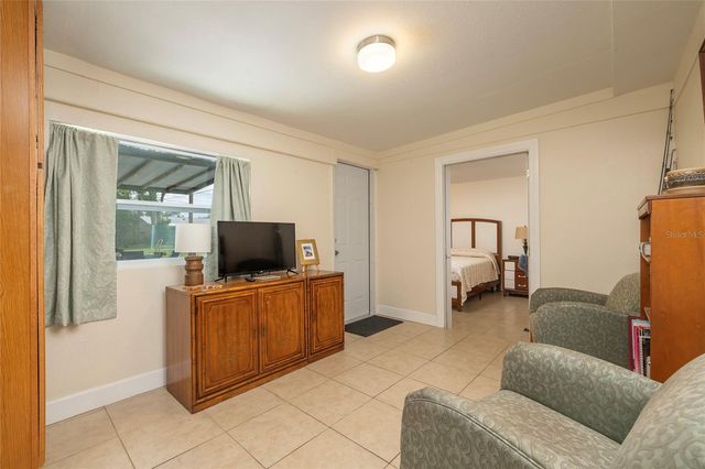 2869 30TH AVENUE N, St Petersburg, FL 33713