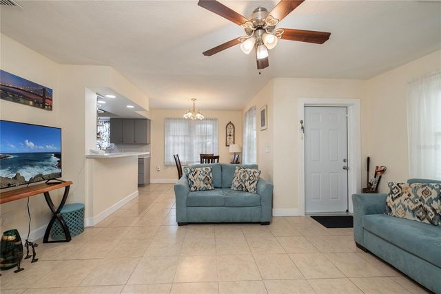 2869 30TH AVENUE N, St Petersburg, FL 33713