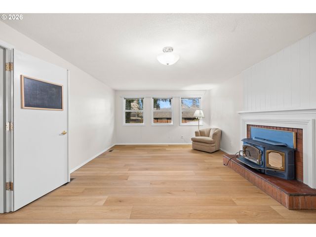 6368 Se PINE CREEK Way, Milwaukie, OR 97267