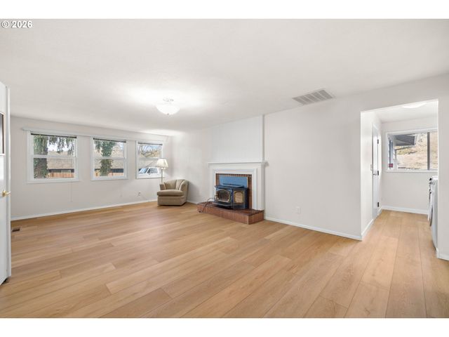 6368 Se PINE CREEK Way, Milwaukie, OR 97267