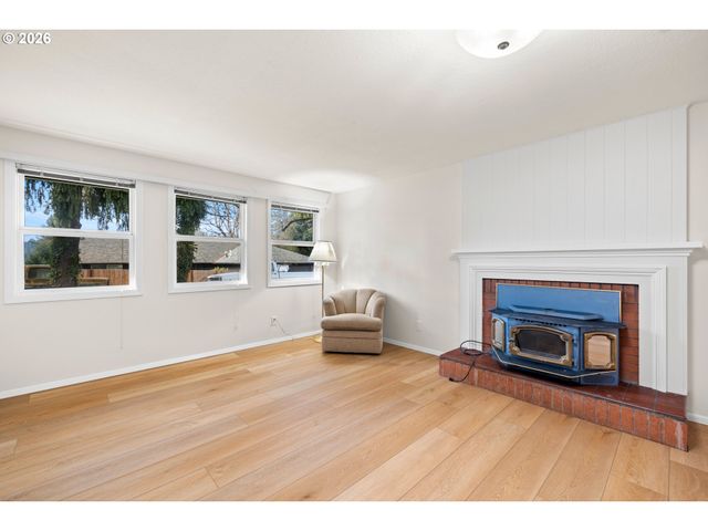 6368 Se PINE CREEK Way, Milwaukie, OR 97267