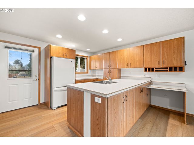 6368 Se PINE CREEK Way, Milwaukie, OR 97267