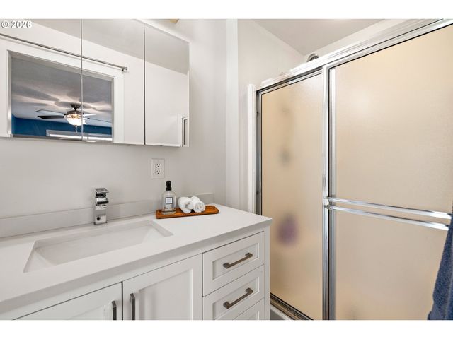 6368 Se PINE CREEK Way, Milwaukie, OR 97267