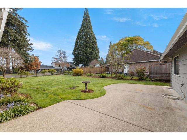 6368 Se PINE CREEK Way, Milwaukie, OR 97267