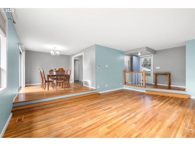 6368 Se PINE CREEK Way, Milwaukie, OR 97267