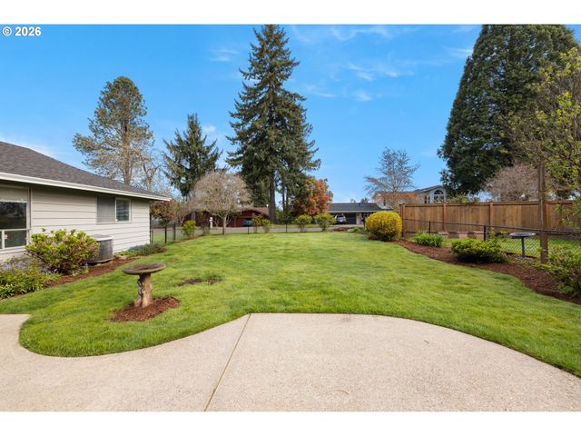 6368 Se PINE CREEK Way, Milwaukie, OR 97267