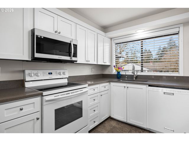 6368 Se PINE CREEK Way, Milwaukie, OR 97267