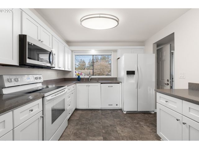 6368 Se PINE CREEK Way, Milwaukie, OR 97267