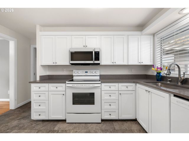 6368 Se PINE CREEK Way, Milwaukie, OR 97267